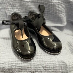 Girls toddler size Capezio Jr. Tyette tap shoes